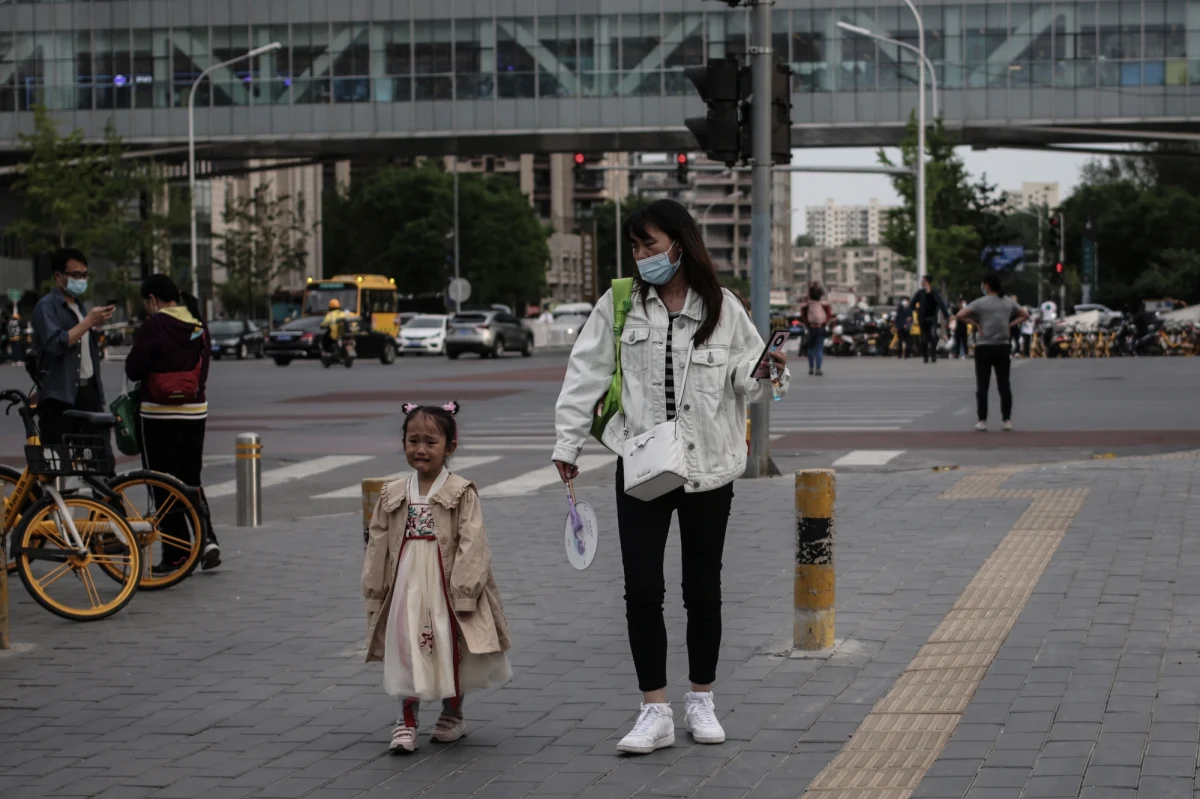 Liczba ludności Chin wzrosła w ostatniej dekadzie o niecałe 5,4 proc. do ponad 1,41 mld – wykazały długo wyczekiwane oficjalne wyniki spisu powszechnego z 2020 roku. To najniższe tempo wzrostu odnotowane od lat 50. XX wieku. "Zbliża się kryzys demograficzny" - oceniają media. 