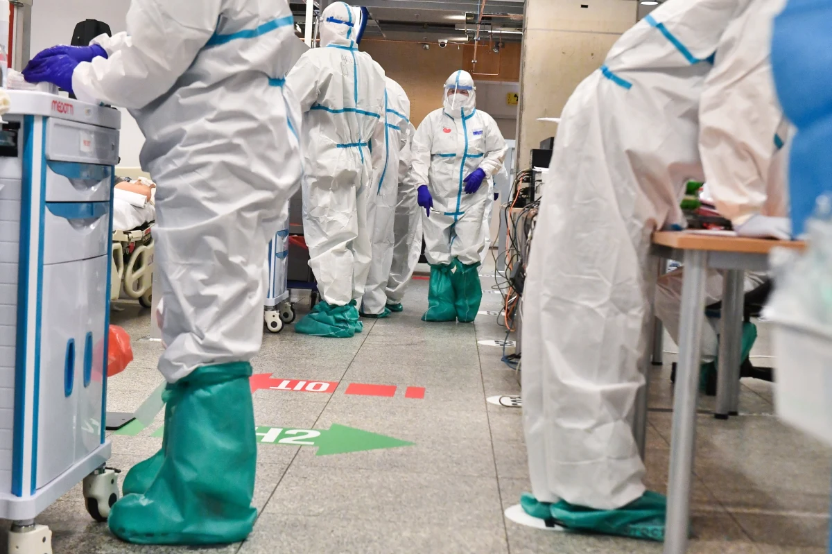 W ciągu ostatniej doby w Polsce odnotowano 3 098 nowe zakażenia koronawirusem. Po zachorowaniu na Covid-19 zmarło 319 pacjentów.