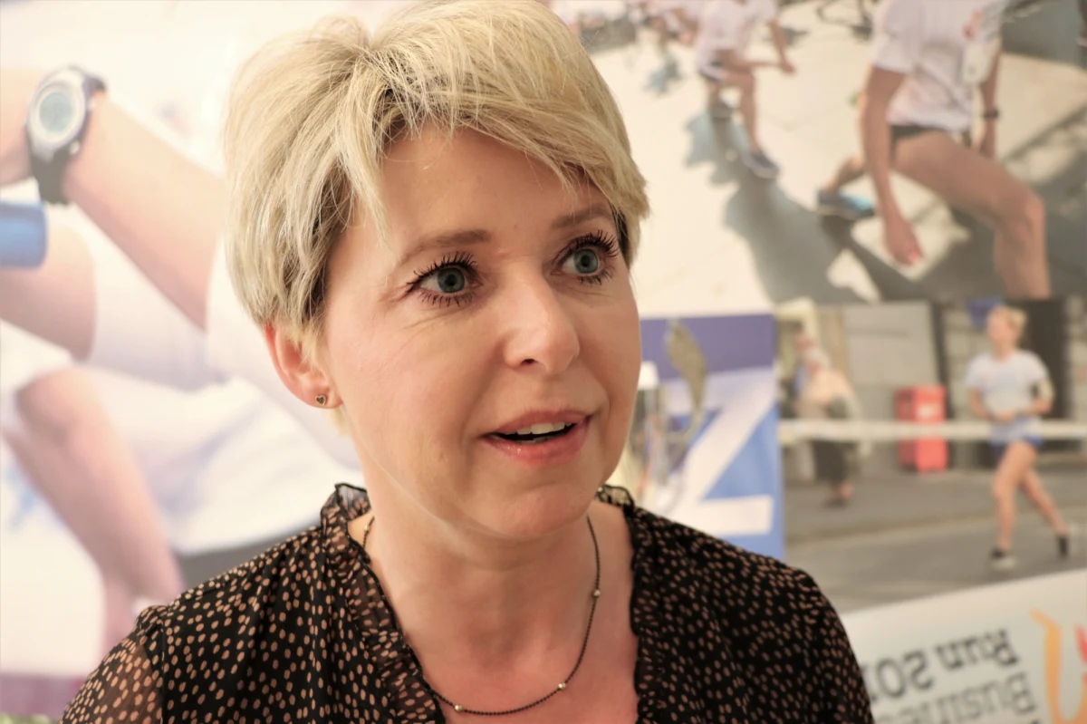 Wystartowały zapisy do tegorocznej jubileuszowej edycji charytatywnego biegu Poland Business Run. Tak jak w poprzednim roku, bieg odbędzie się w formie zdalnej już we wrześniu – mówi Agnieszka Pleti, prezes fundacji Poland Business Run. Zapisywać można się do końca maja. Przez ostatnie lata fundacja pomogła setkom osób z niepełnosprawnością ruchu lub po amputacjach.