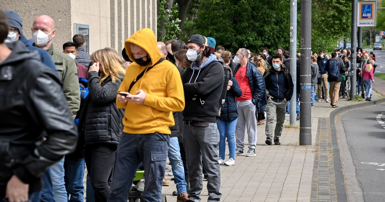  Oszuści najczęściej twierdzą, że należą do grupy priorytetowej albo - w przypadku kobiet - że są w ciąży