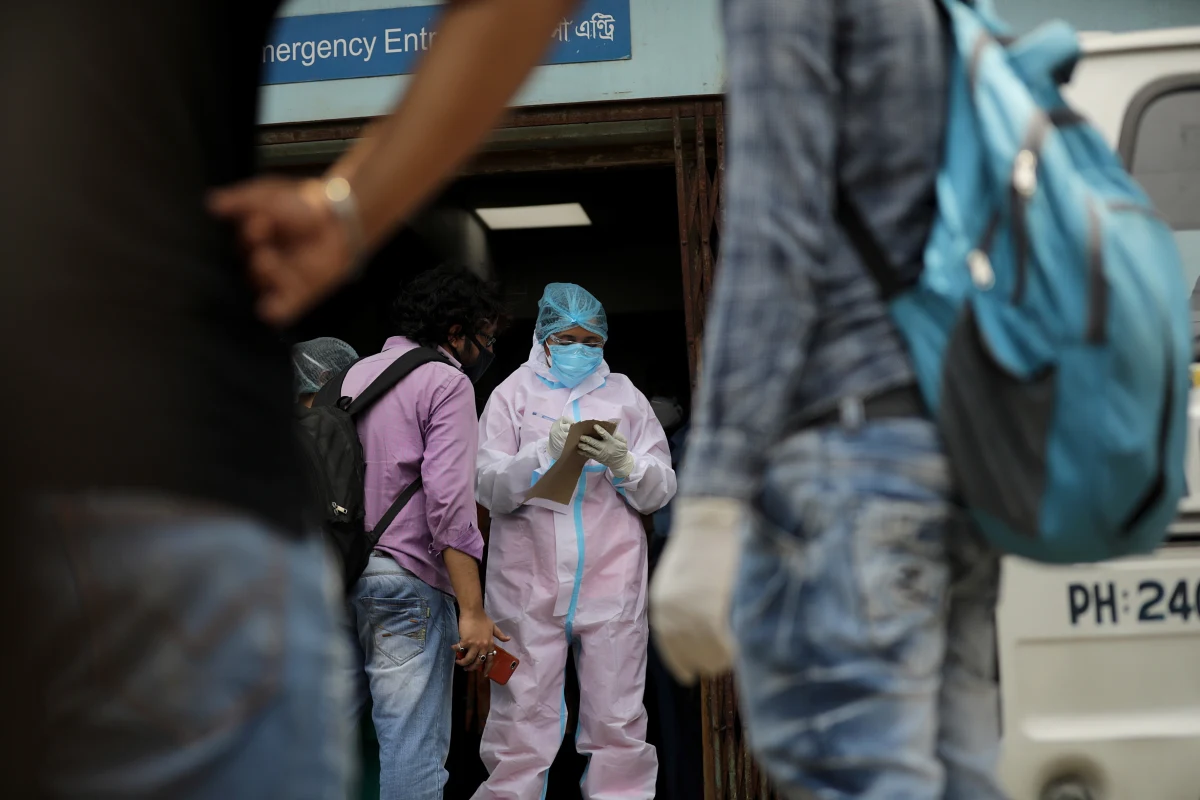 Lekarze w Indiach ostrzegają przed nagłym wzrostem przypadków mukormykozy, groźnej grzybicy, która atakuje pacjentów z Covid-19, prowadząc często do ich śmierci.