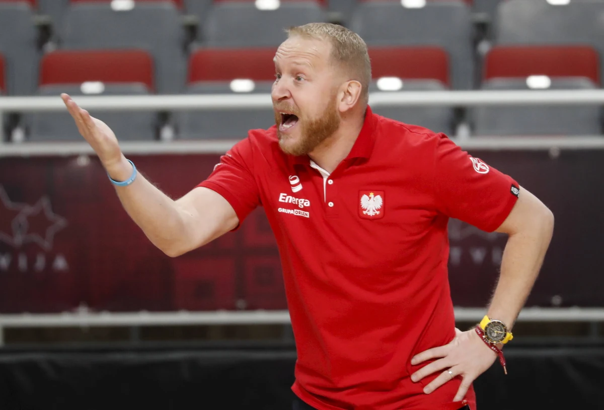 Trener reprezentacji Polski Maros Kovacik wybrał 18 koszykarek na zgrupowanie w Zakopanem (początek 19 maja), które rozpocznie przygotowania do jesiennych eliminacji mistrzostw Europy. W tym gronie nie ma kilku doświadczonych zawodniczek m.in. naturalizowanej Amerykanki Marissy Kastanek.