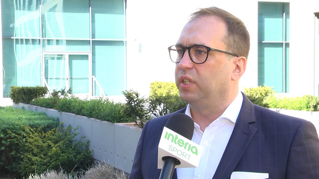 W ostatniej kolejce Ekstraklasy trybuny stadionów będą zapełnione w maksymalnie dwudziestu pięciu procentach. Mamy wypracowane procedury wpuszczania kibiców na obiekty. Będą takie same jak w 2020 roku - mówi w rozmowie z Interią Marcin Animucki, prezes Ekstraklasy S.A.