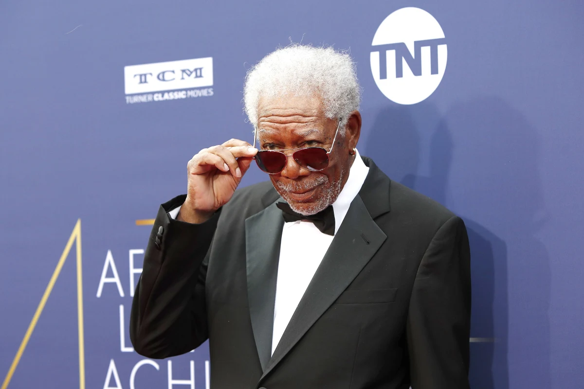 Morgan Freeman, Anne Hathaway, Helen Mirren, Uzo Aduba, Nicole Beharie, Anthony Mackie, Dan Stevens i Constance Wu są w obsadzie "Solos" Amazona. Serial ma mieć 7 odcinków, a w sieci pojawił się pierwszy zwiastun tej produkcji. 