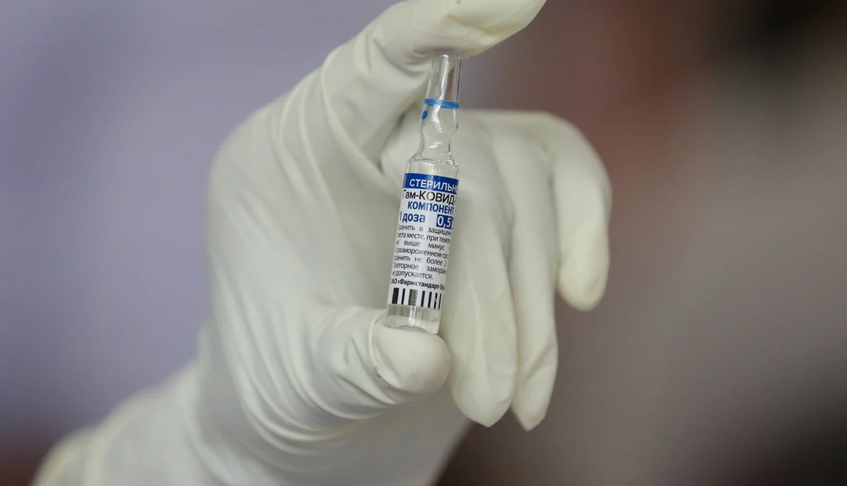 Rosyjska szczepionka przeciw Covid-19 Sputnik V najprawdopodobniej będzie stosowana na Słowacji od czerwca - zapowiedział w środę minister zdrowia Vladimir Lengvarsky. Jego zdaniem nic nie stoi na przeszkodzie, by włączyć ten preparat do programu szczepień.