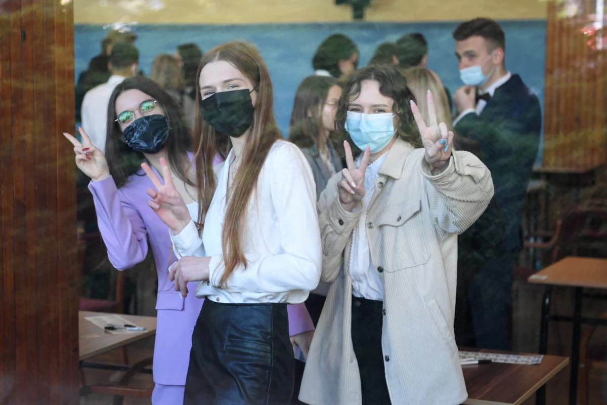 Kolejny dzień zmagań maturzystów. Za nami już egzaminy z geografii na poziomie rozszerzonym i języków obcych: francuskiego, hiszpańskiego, rosyjskiego, niemieckiego i włoskiego. 