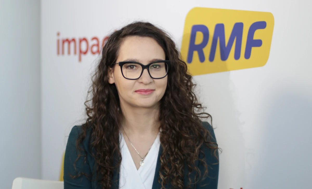 1 czerwca polskie certyfikaty szczepień będą uznawane w całej Unii Europejskiej. Analogicznie tamtejsze certyfikaty mają być uznawane w Polsce. Mowa o obecnych kodach QR, które są dostępne dla w pełni zaszczepionych w aplikacji mObywatel. Jak to ma wyglądać w praktyce? Po co nam ten paszport Covid i co z cyfryzacją służby zdrowia? Krzysztof Berenda rozmawiał o tym z Justyną Orłowską, Pełnomocnikiem Prezesa Rady Ministrów ds. GovTech.