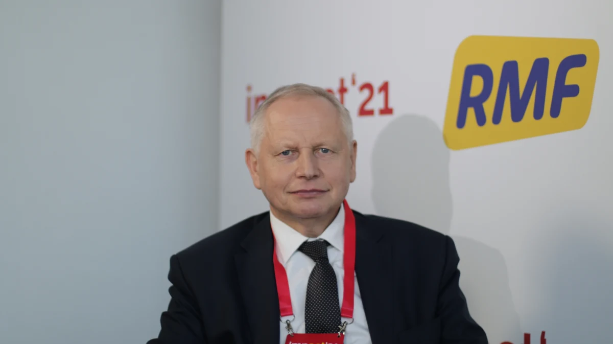 Kraków chce przenieść zagranicznych turystów z rynku do Nowej Huty. Miasto ma nowy pomysł na przeorganizowanie ruchu turystycznego, tak żeby goście chętnie przyjeżdżali do miasta, ale żeby nie uprzykrzali życia mieszkańcom. Tak mówi wiceprezydent Krakowa Jerzy Muzyk. Podczas kongresu Impact rozmawiał z nim Krzysztof Berenda. Jak to ma wyglądać w praktyce? I co ma do tego budowa podziemnych linii tramwajowych w ramach Krajowego Planu Odbudowy?