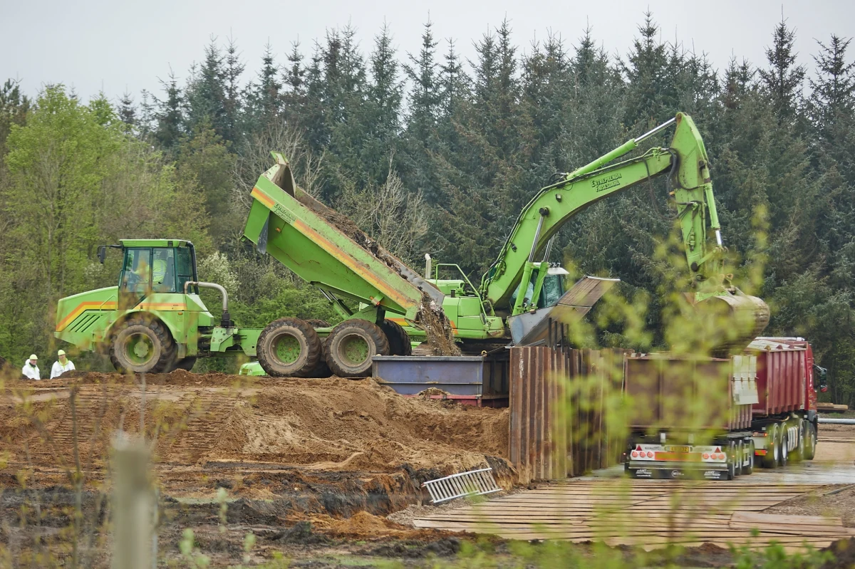 Władze sanitarne Danii usuwają z ziemi 4 miliony sztuk uśpionych i zakopanych norek. Powodem jest obawa, że truchła mogą zanieczyścić wody gruntowe.