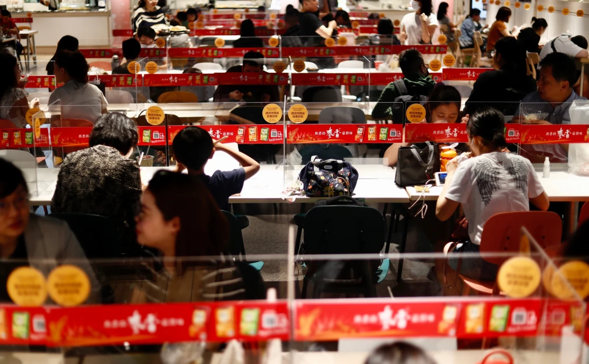 ​Na Tajwanie w czwartek zarejestrowano 13 lokalnych zakażeń koronawirusem - przekazało Centrum ds. Kontroli Chorób (CECC). We wtorek po wykryciu sześciu przypadków o nieznanym źródle władze wprowadziły w całym kraju nowe obostrzenia. Rozważane jest wprowadzenie kolejnych.