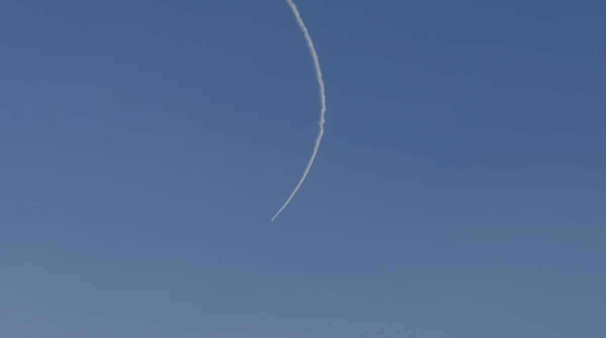 ​Co najmniej trzy pociski rakietowe zostały wystrzelone z Libanu w kierunku północnych terenów Izraela, ale spadły one do Morza Śródziemnego, nie czyniąc żadnych szkód - poinformowała w czwartek izraelska armia.