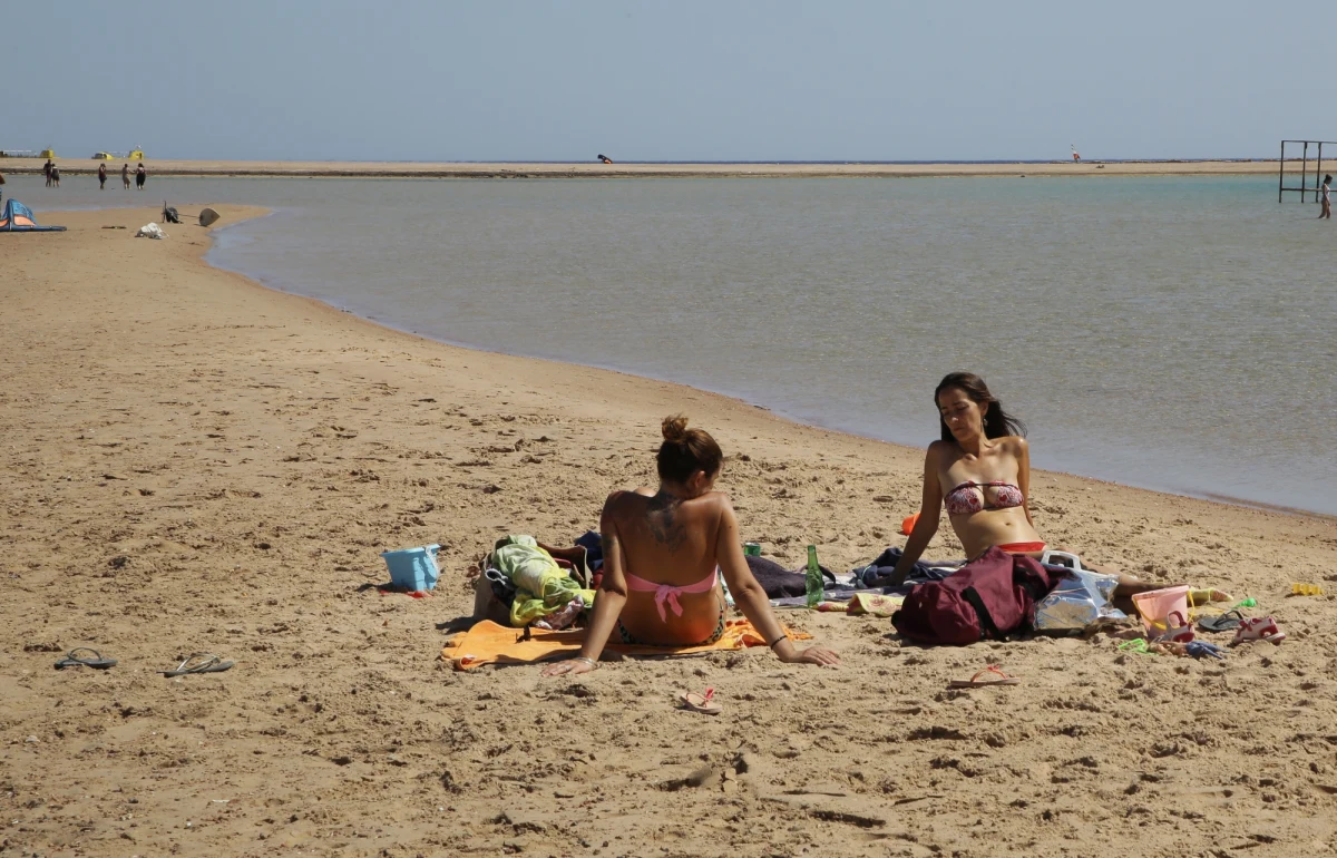 Od dziś nie trzeba już nosić maseczek na otwartej przestrzeni. Jest warunek- do innej osoby jesteśmy w stanie zachować dystans przynajmniej 1,5 m.