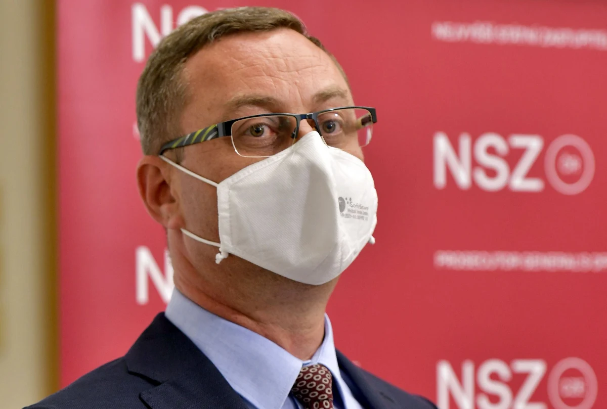 Prokurator generalny Czech Pavel Zeman podał się w piątek do dymisji, mówiąc dziennikarzom, że jego decyzja jest związana z naciskami wywieranymi na niego przez minister sprawiedliwości Marię Beneszovą. Powiedział, że opieranie się naciskom i zajmowanie się sporami zabierało mu czas i energię.