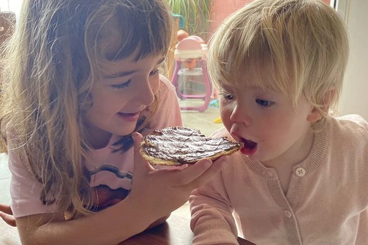 Hiszpańska Gwardia Cywilna we współpracy z Interpolem od ponad dwóch tygodni poszukuje na lądzie, w powietrzu i na wodzie dwóch dziewczynek - rocznej Anny i 6-letniej Olivii. Dzieci zostały uprowadzonych na Teneryfie przez ich ojca.