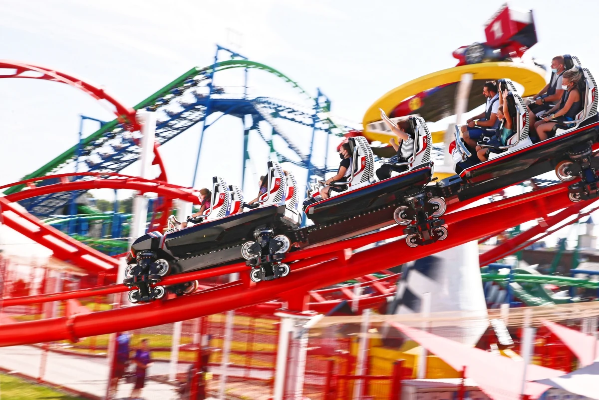 Od 28 maja do 5 czerwca przywrócona ma być działalność m.in. kasyn - wynika z opublikowanego w czwartek wieczorem rozporządzenia Rady Ministrów. Dopuszczalne będzie też prowadzenie wesołych miasteczek i parków rozrywki. Będą obowiązywały limity osób.