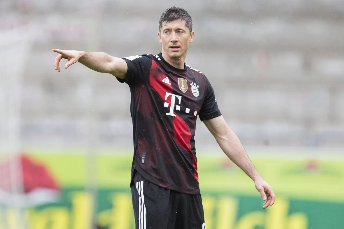 Robert Lewandowski przyznał, że wyrównanie rekordu 40 goli w jednym sezonie piłkarskiej ekstraklasy Niemiec, ustanowionego w rozgrywkach 1971/72 przez Gerda Muellera, to dla niego wielki zaszczyt. "Osiągnąłem cel, który zawsze wydawał mi się niemożliwy" - zaznaczył.