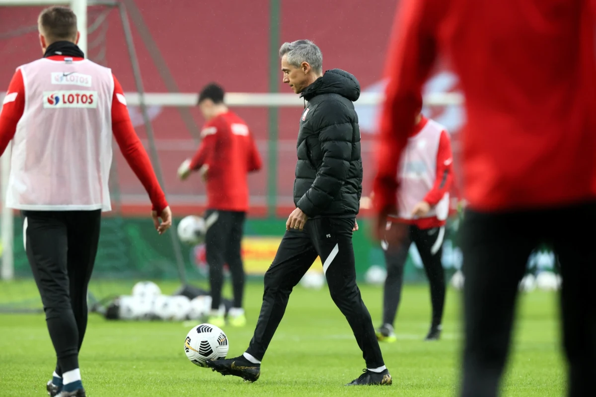 Selekcjoner reprezentacji Polski Paulo Sousa ogłosi w południe nazwiska piłkarzy na zgrupowanie w Opalenicy, którym biało-czerwoni 24 czerwca rozpoczną przygotowania do mistrzostw Europy.