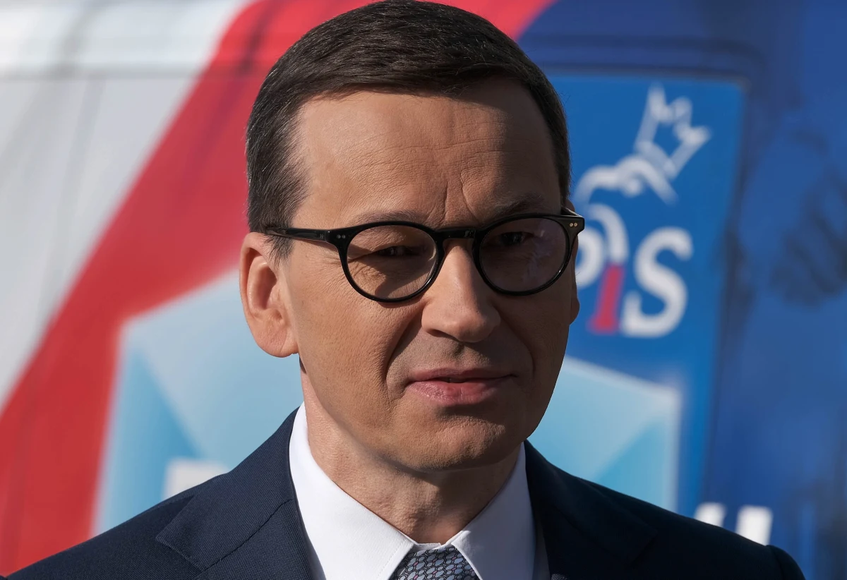 "Polski Ład to coś więcej niż program, to propozycja nowej umowy społecznej, z którą chcemy zapoznać Polaków. Chcemy usłyszeć od Polaków, co o nim myślą" - powiedział premier Mateusz Morawiecki przed wyjazdem w trasę, podczas której będzie promował rozwiązania Polskiego Ładu.