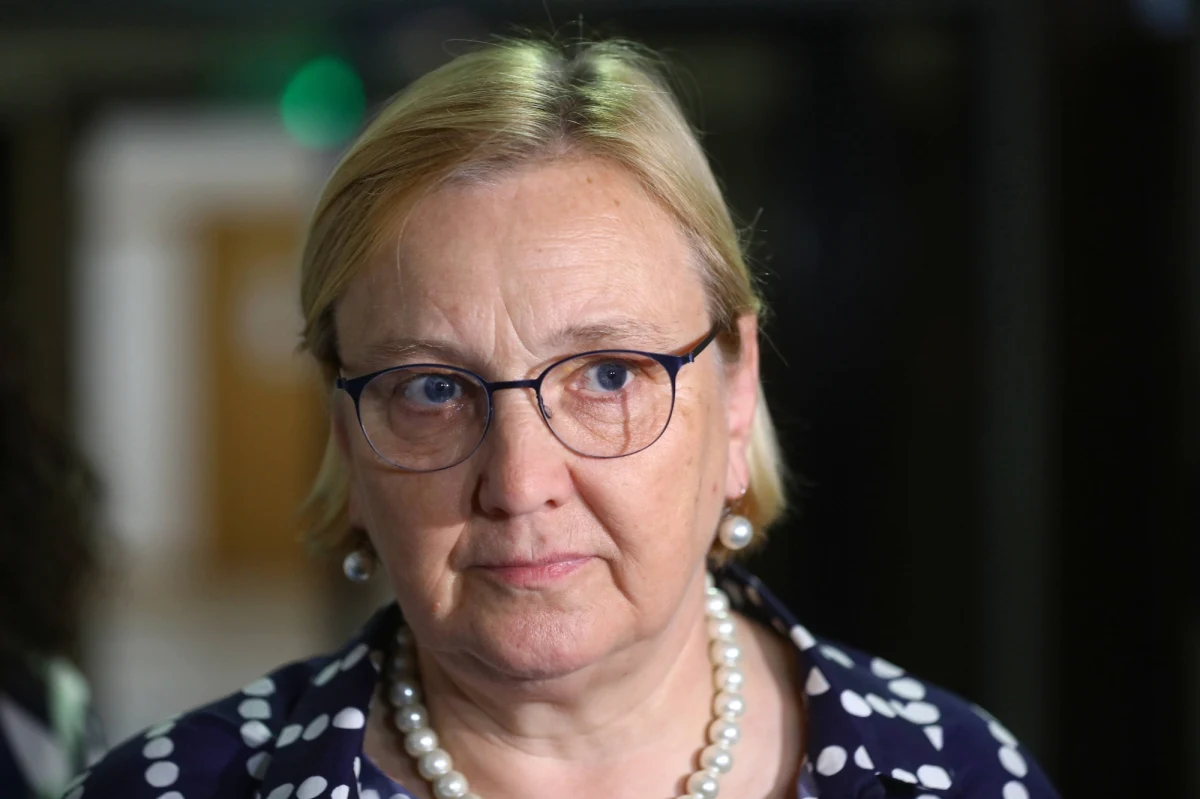 "Złożyłam dzisiaj rezygnację z członkostwa w Platformie Obywatelskiej na ręce przewodniczącego regionu Małopolski, Aleksandra Miszalskiego. Poprosiłam go o skreślenie z listy członków PO" - przekazała w oświadczeniu wygłoszonym w mediach społecznościowych europosłanka Róża Thun. 