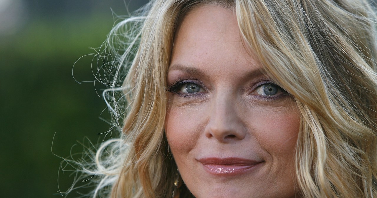 Michelle Pfeiffer zagra główną rolę w filmie "Wild Four O’Clocks", który będzie debiutem reżyserskim Petera Craiga, uznanego scenarzysty takich kinowych przebojów, jak "Batman", "Igrzyska śmierci: Kosogłos" czy czekający na premierę "Top Gun: Maverick".