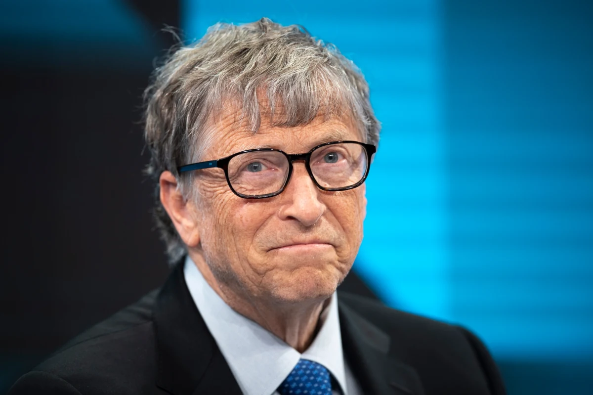 Bill Gates zrezygnował z zasiadania w zarządzie Microsoftu w związku z ujawnieniem jego romansu z pracownicą firmy - twierdzą amerykańskie media. Rzecznik miliardera zaprzecza.
