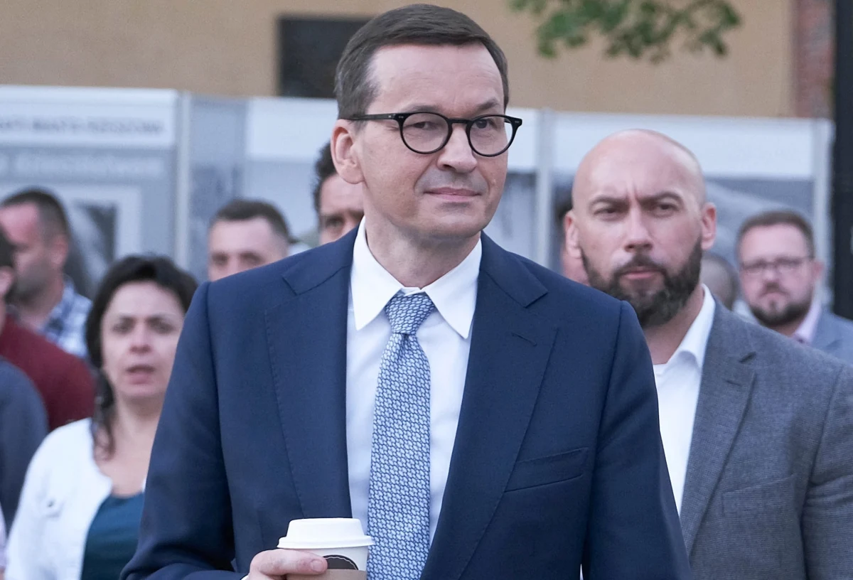 Podniesienie kwoty wolnej od podatku będzie kosztowało budżet państwa i samorządy ok. 22 mld zł, inne wydatki zaplanowane w Polskim Ładzie to dodatkowe 20-30 mld zł, więc w zależności od roku musimy znaleźć finansowanie na ok. 2 proc. PKB - mówił w poniedziałek podczas sesji "Q&A" na Facebooku premier Mateusz Morawiecki.