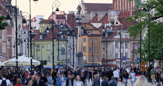 Mamy 1734 nowe przypadki zakażenia koronawirusem - poinformowało Ministerstwo Zdrowia. Zmarło 245 osób, które chorowały na Covid-19.