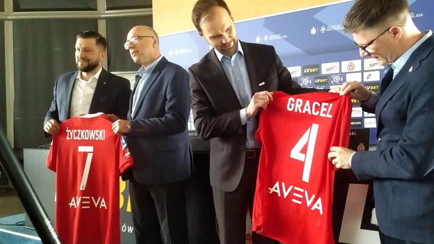 Prezentacja nowego sponsora na koszulce Wisły Kraków. Wideo