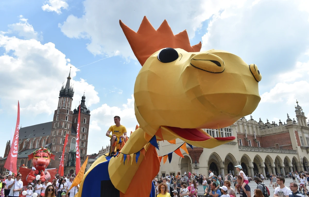 Wielka Parada Smoków i towarzyszące jej plenerowe widowisko nad Wisłą odbędą się w tym toku w Krakowie w pierwszy weekend września. Zdradził to w rozmowie z RMF FM dyrektor Teatru Groteska - Adolf Weltschek. 