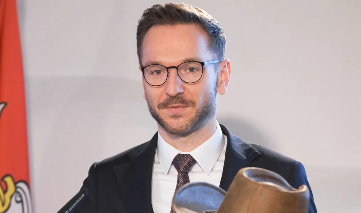 Wydaje mi się, że przekonaliśmy pana marszałka, że Senat nie powinien przyjmować poprawek do ustawy o ratyfikacji Funduszu Odbudowy - poinformował po spotkaniu z marszałkiem Senatu wiceminister Waldemar Buda. Dodał, że MFiPR oczekuje, by ratyfikacja odbyła się jeszcze w tym tygodniu.