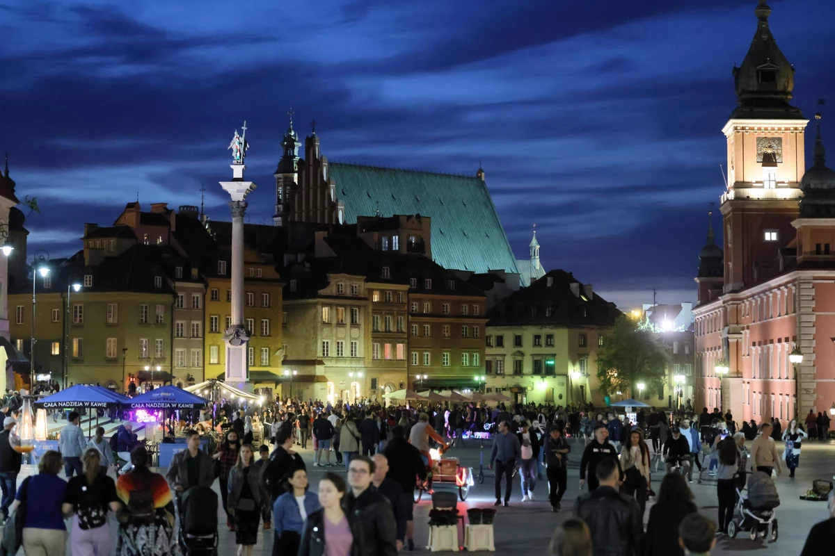 Jeżeli pandemia nie zaskoczy nas nową mutacją, to po wakacjach powinniśmy wrócić do normalności, również w wymiarze funkcjonowania systemu opieki zdrowotnej - powiedział w TVP Info minister zdrowia Adam Niedzielski.