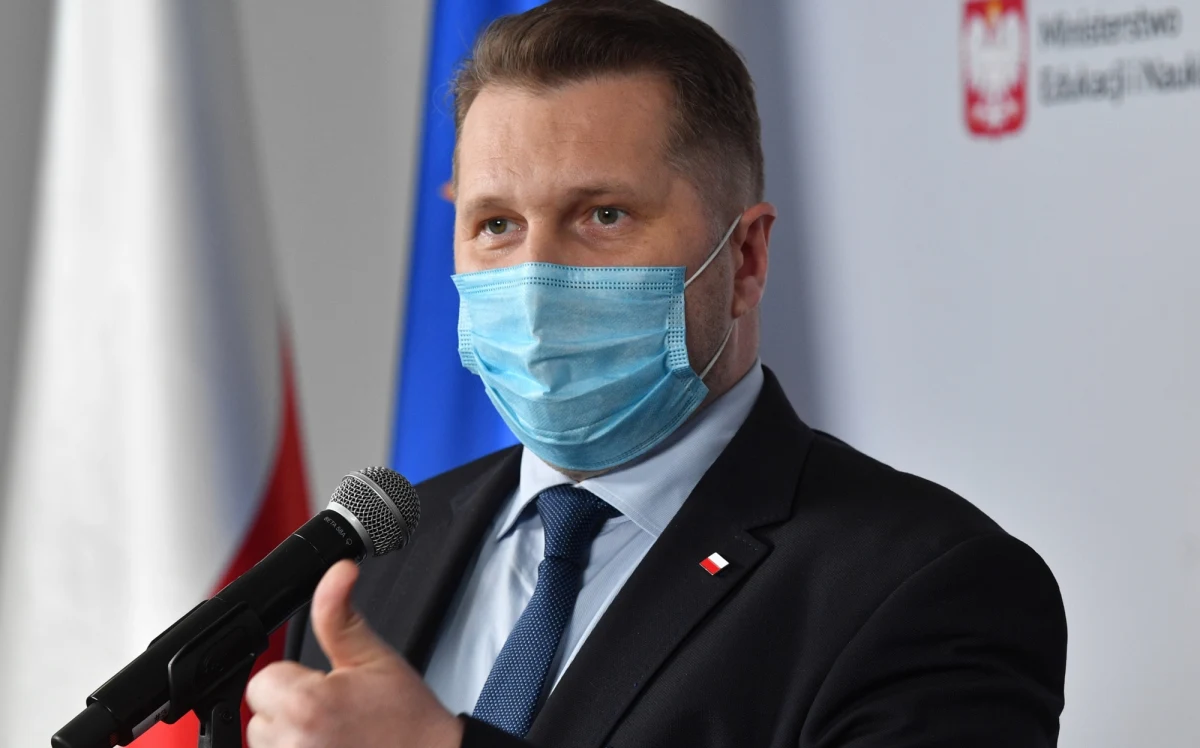 ​"Jak się Szymon Hołownia chce edukować seksualnie na odpowiednim poziomie, to nikt mu nie zabrania" - powiedział minister edukacji i nauki Przemysław Czarnek. "Jak czegoś nie umie, to niech się douczy" - dodał.