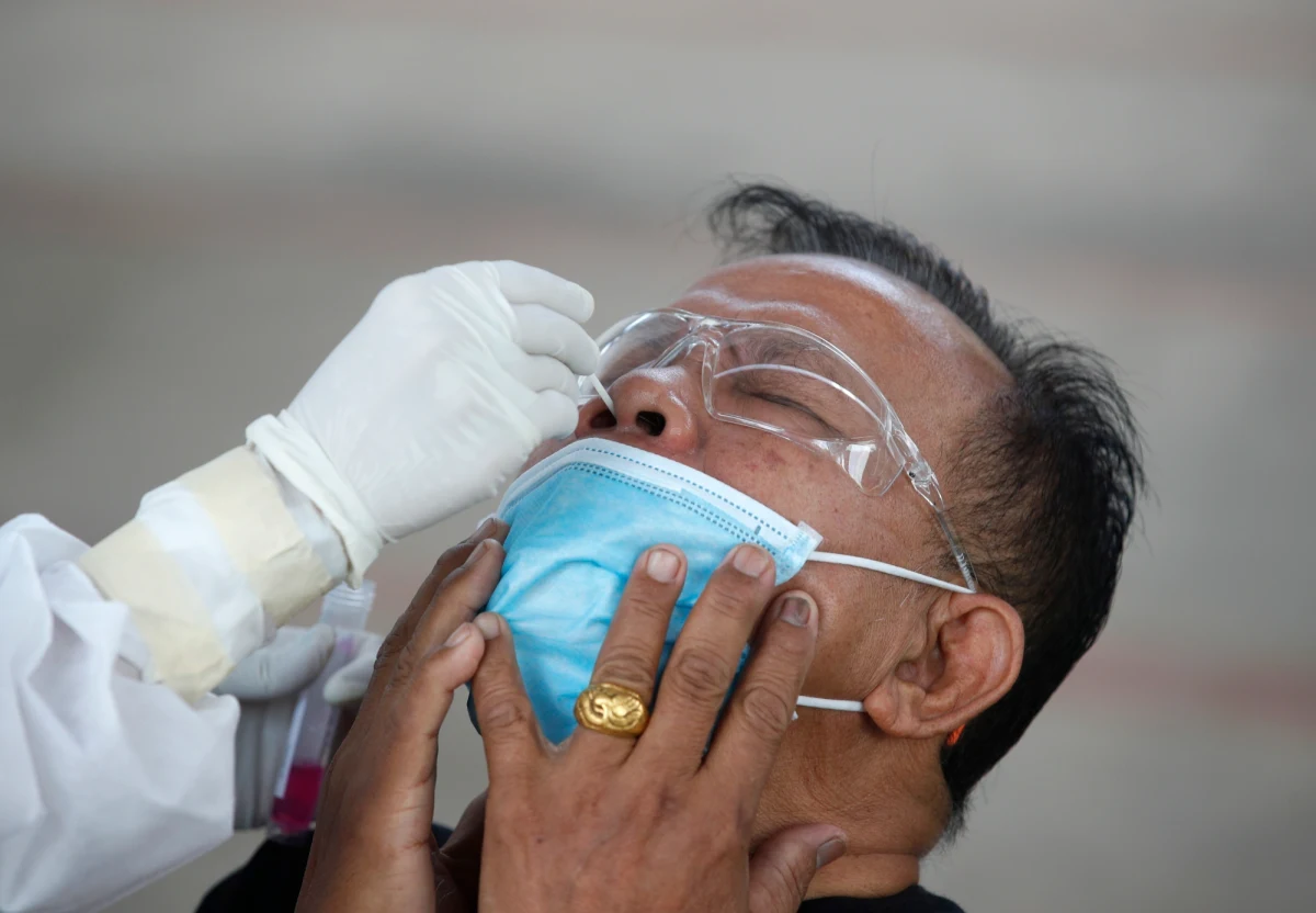 Nowy test wykrywający wirusa SARS-CoV-2 w próbce śliny może dać dokładny wynik w mniej niż 30 minut - informuje “Nature Communications”.