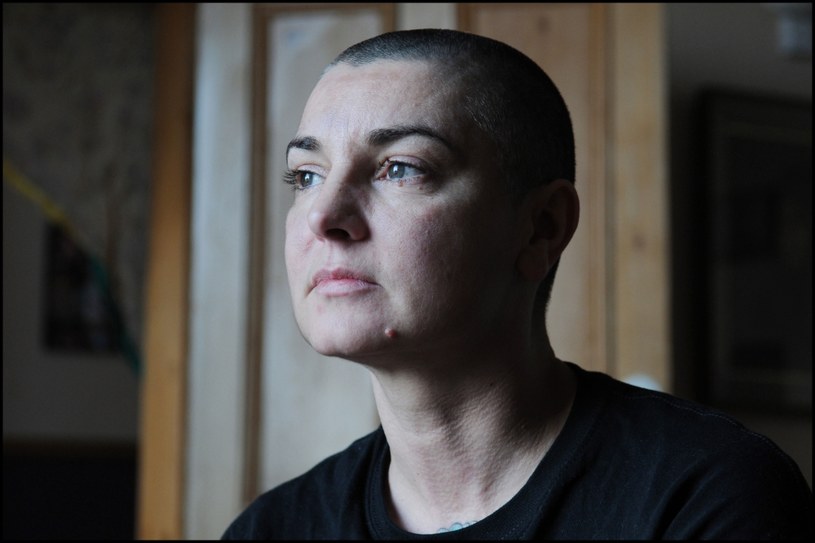 Sinead O'Connor przyznała, że padła ofiarą przemocy ze strony Prince'a. Wokalistka o całej historii opowiedziała w najnowszym wywiadzie promującym jej książkę.