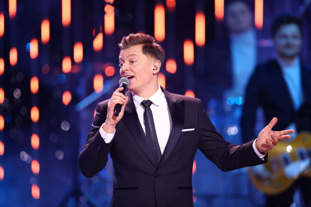 Rafał Brzozowski podzielił się na antenie Radia RMF24.pl wynikami testu na obecność koronawirusa - jest negatywny. Oznacza to, że nasz rodak wystąpi jutro wieczorem na eurowizyjnej scenie w Rotterdamie podczas drugiego półfinału. 