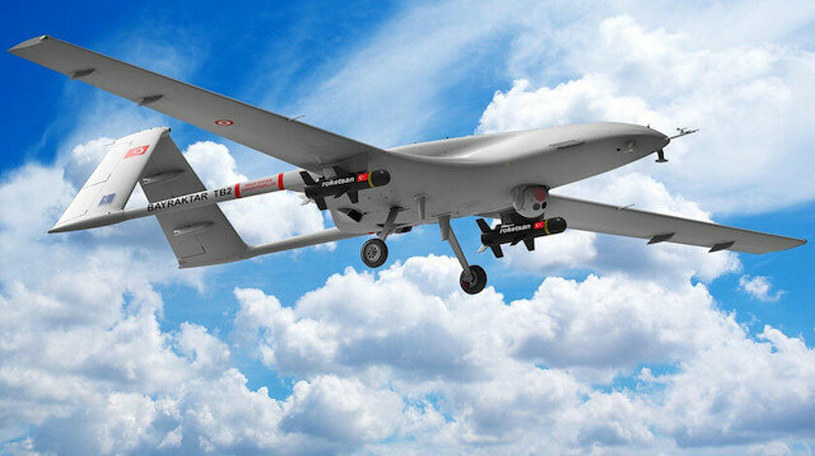 Polskie Dowództwo Generalne Rodzajów Sił Zbrojnych pochwaliło się, że pierwszy raz w historii naszej armii bezzałogowy statek powietrzny, w postaci drona Bayraktar, dokonał uderzenia na cel nawodny.