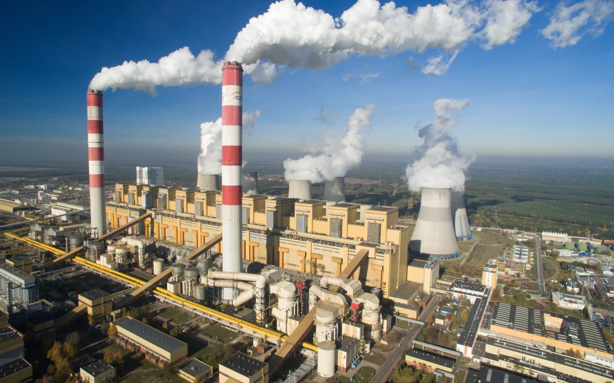 "Awaria energetyczna w Elektrowni Bełchatów powinna spowodować ponowne sprawdzenie procedur" - przekonuje w rozmowie z RMF FM pełnomocnik rządu do spraw cyberbezpieczeństwa minister Marek Zagórski. Przedwczoraj po usterce w stacji elektroenergetycznej Rogowiec nastąpiło automatyczne wyłączenie 10 bloków w elektrowni.