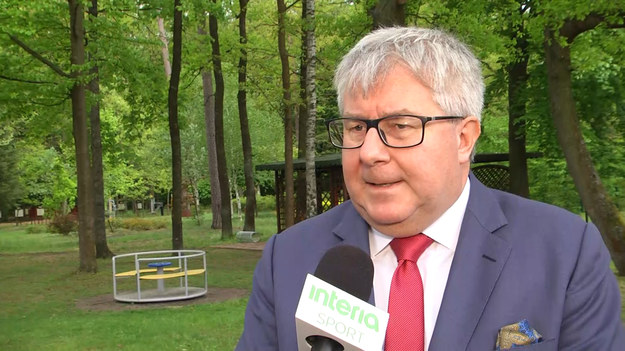 - Byłem trzynastoletnim chłopcem, gdy legendarny trener naszej reprezentacji Hubert Wagner mówił przed igrzyskami w Montrealu w 1976 roku, że jedzie po złoty medal. Dziś podobnie i otwarcie mówi kapitan naszej reprezentacji Michał Kubiak. To pokazuje nasze aspiracje, ale też siłę psychiczną - mówi w rozmowie z Interią wiceprezes Polskiego Związku Piłki Siatkowej Ryszard Czarnecki.