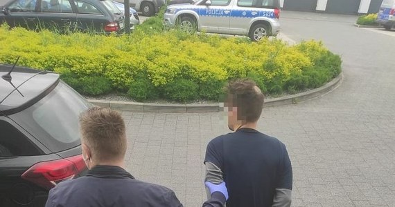 Dwa miesiące aresztu dla 32-letniego Bułgara, który odpowiada za zdemolowanie stacji benzynowej w Skarżysku Kamiennej w Świętokrzyskiem. Właściciel stacji oszacował straty na blisko 13 tys. złotych. Wandalowi grozi do 5 lat więzienia.