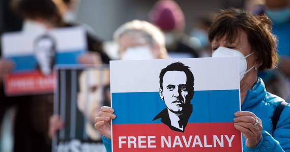 Szef rosyjskich służb więziennych Aleksandr Kałasznikow oświadczył w czwartek, że opozycjonista Aleksiej Nawalny wrócił do zdrowia "ogólnie rzecz biorąc normalnie" po proteście głodowym. Zapewnił, że nikt nie ma na celu "utrudniania życia" Nawalnemu w kolonii karnej.