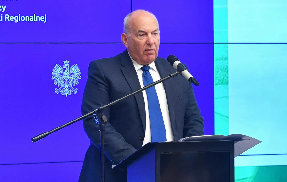 Ministerstwo Finansów pracuje nad ewentualną ulgą dla osób płacących podatek liniowy - wynika z czwartkowej wypowiedzi ministra finansów Tadeusza Kościńskiego, który odniósł się do propozycji podatkowych zawartych w Polskim Ładzie. W przypadku osób płacących podatek liniowy trudniej jest ulgę czy kwotę wolną skalkulować - ocenił.