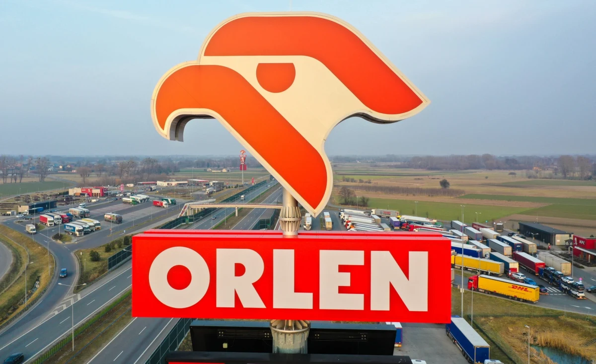 ​Fuzja Orlenu i Lotosu umożliwi stworzenie koncernu na poziomie europejskim. To bardzo duża szansa umacniania jedności Międzymorza - otwarcie się na Rumunię, Litwę, ale i na Niemcy - powiedział prezes PiS Jarosław Kaczyński w wywiadzie dla Interii.