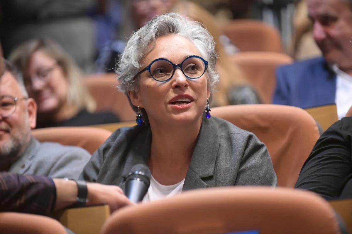 Reżyserzy, niczym demiurdzy, powołują do istnienia ex nihilo całe mikrowszechświaty. W piątek gościem Copernicus Festival 2021 w ramach cyklu Rozmowy o Człowieku będzie Kinga Dębska - reżyserka i scenarzystka filmowa.