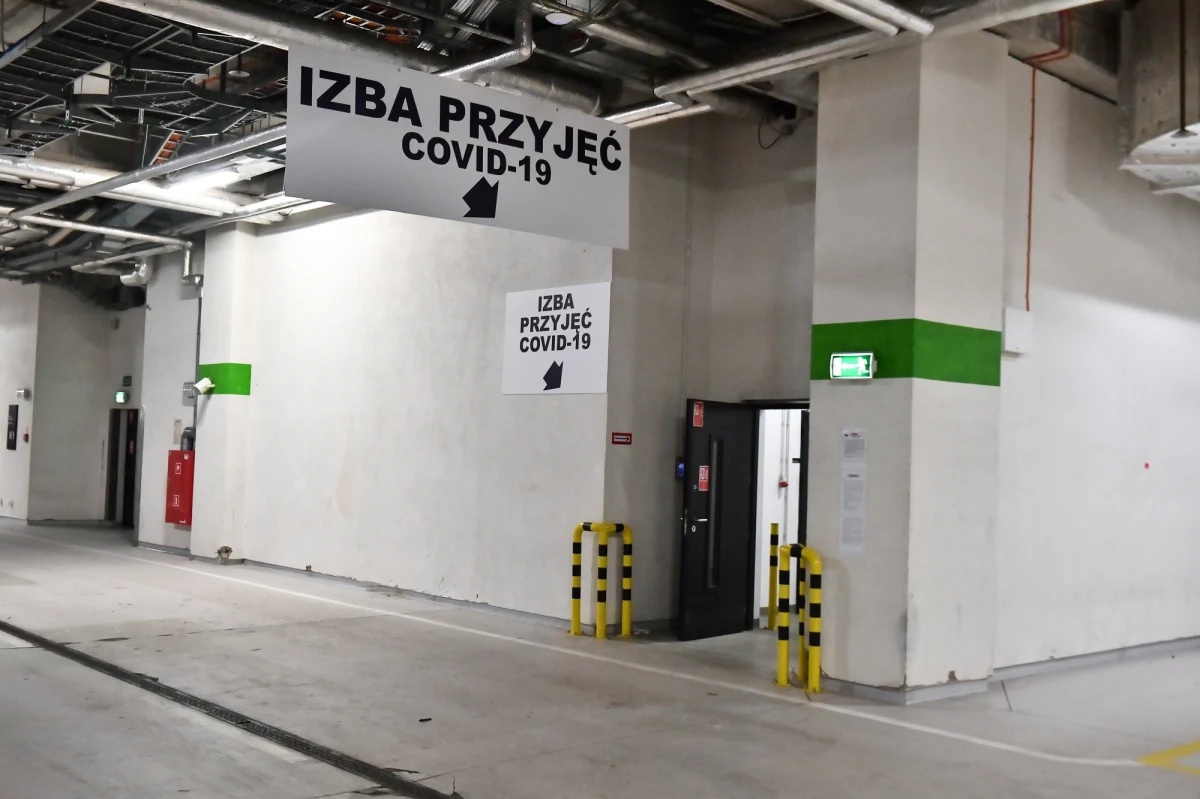 Aż cztery szpitale tymczasowe mają pozostać na Mazowszu – ustalili reporterzy RMF FM. Przypomnijmy, resort zdrowia zapowiedział wygaszanie tych placówek, tak by do końca maja został jeden szpital w każdym województwie. Według tych planów jedynie na Mazowszu miały zostać dwa czynne szpitale tymczasowe. 