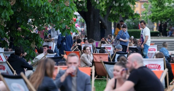 Są możliwe pewne modyfikacje w sprawie luzowania obostrzeń - ocenił w piątek rzecznik rządu Piotr Müller i przyznał, że trwają prace nad takim katalogiem, który pozwoli dokonać pewnych ruchów w najbliższym czasie. Informacje te potwierdził, również w rozmowie z WP, minister zdrowia Adam Niedzielski. Jak zapewnił, na wakacje większość aktywności będzie już przywrócona. 