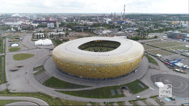 Polsat i Plus – dwie kluczowe marki Grupy Polsat znajdą się w nazwie stadionu w Gdańsku. Stadion w Gdańsku będzie nosił nazwę Polsat Plus Arena Gdańsk. Umowa została zawarta na 6 lat.- Mam nadzieję, że to początek długiej, partnerskiej i owocnej współpracy - powiedziała prezydent Gdańska Aleksandra Dulkiewicz. W środę na stadionie Polsat Plus Arena rozegrany zostanie finał Ligi Europy.

