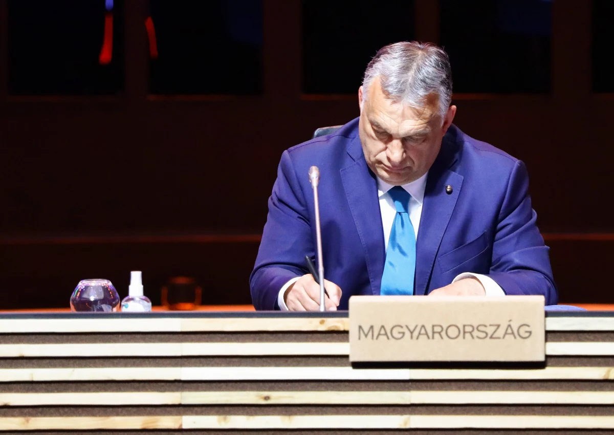 Oni już tę decyzję podjęli, nie podjęli tylko decyzji kiedy - powiedział w piątek Kosma Złotowski, europoseł PiS, pytany o wstąpienie przedstawicieli Fideszu do grupy EKR w Parlamencie Europejskim.