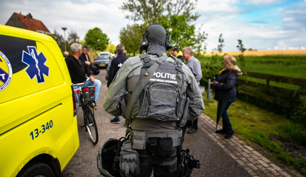 Szef policji w Amsterdamie poinformował, że funkcjonariuszom udało się odzyskać cały łup po napadzie na transport kosztowności o wartości szacowanej przez prasę na 50 mln euro. Krajowe media piszą o "napadzie stulecia".