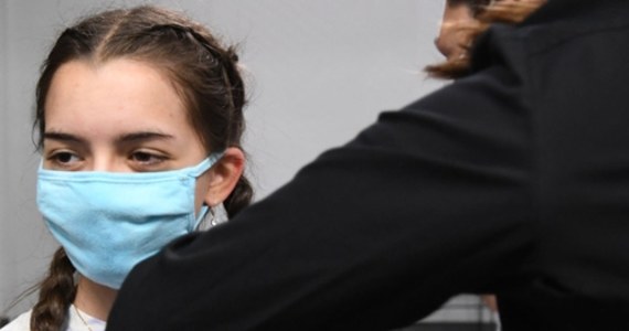 Italia: o tânără de 16 ani câștigă o instanță împotriva tatălui ei anti-vaccin