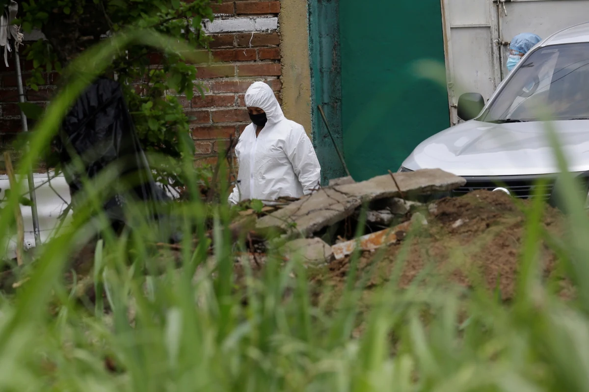 Za domem byłego policjanta Hugo Ernesto Osorio Chávez w Chalchuapa w Salwadorze znaleziono masowy grób, a w nim szczątki 40 osób. Śledczy podejrzewają, że większość ofiar to kobiety. 